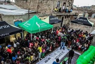 趴围墙上吃瓜,见证人间百态