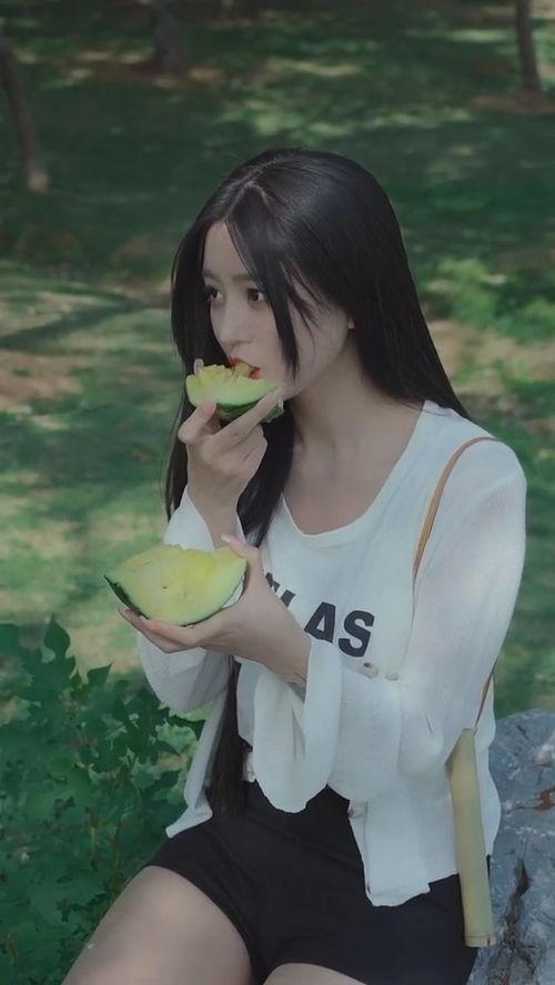 吃瓜美女莲妹,揭秘娱乐圈幕后故事